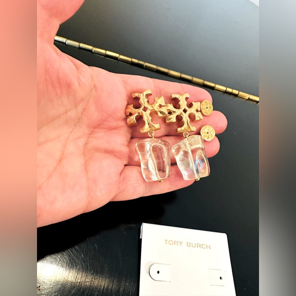 Tory Burch NWT Authentic luxury runway couture RARE logo resin drop earring - Picture 13 of 14